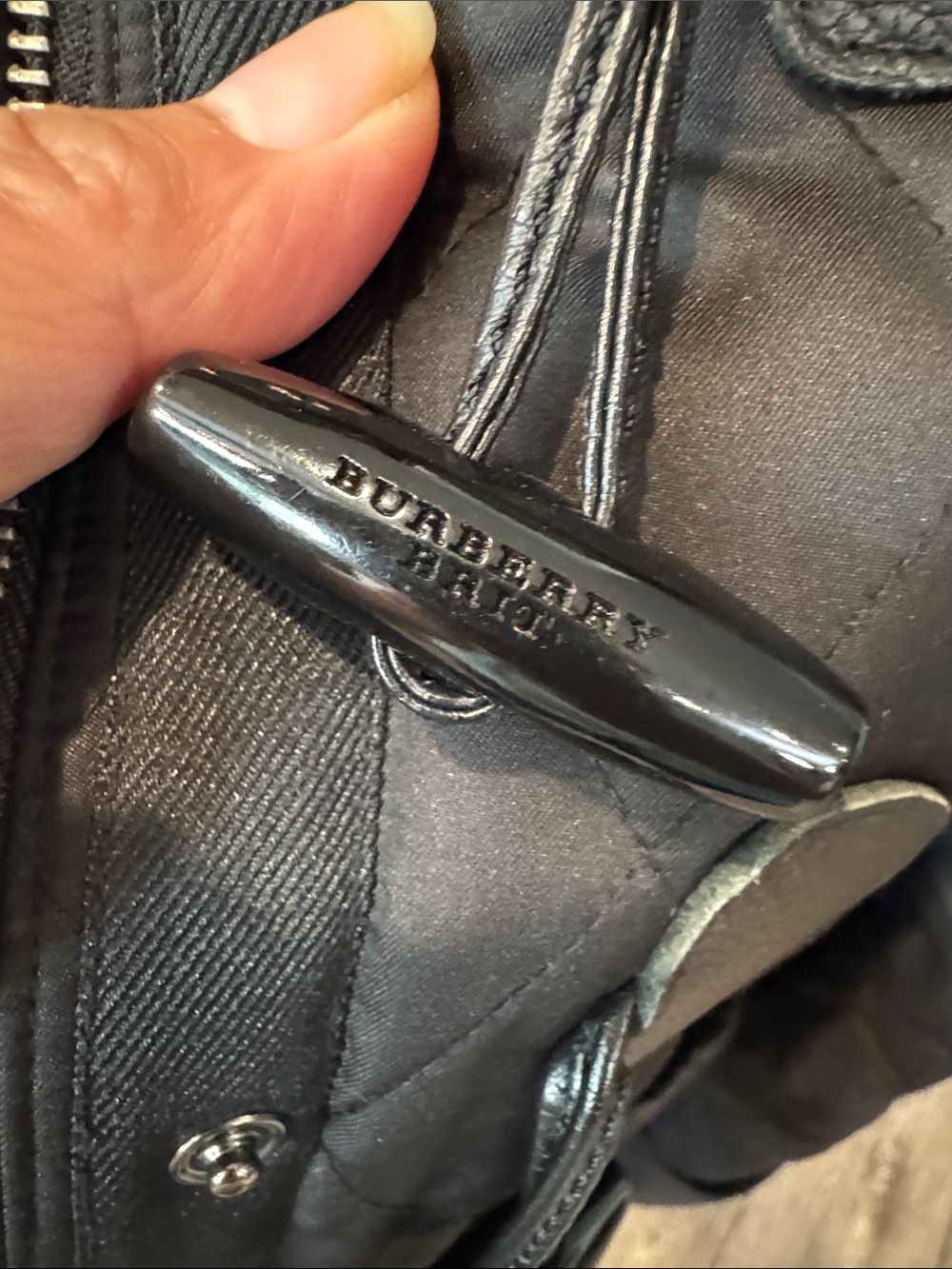 Burberry Black Quilted Jacket with Beige Nova Check Lining - Picture 5 of 12